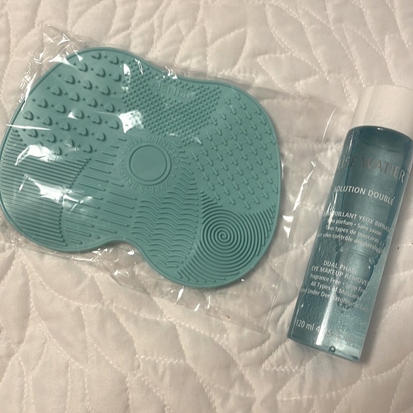Lise Watier Double Express Eye Makeup Remover & Make-up Brush Cleaning Pad - Picture 1 of 4